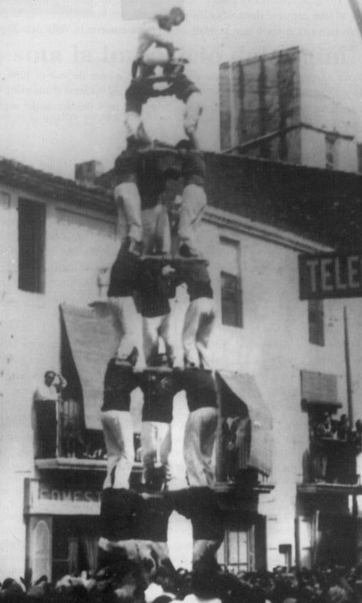 fmontser's tweet photo. 4-9-1852: 3 de 9 “limpio desde los segundos”. #laRoser
4-9-1934: 3 de 8 carregat, primer del sXX. #CollaNova
Només per això ja hauríem d’anar en massa a #Torredembarra tots aquells que portem la camisa de la @JovesValls #recordemquisom
#nohipotfaltarningu #castellers https://t.co/0a54beWzDF