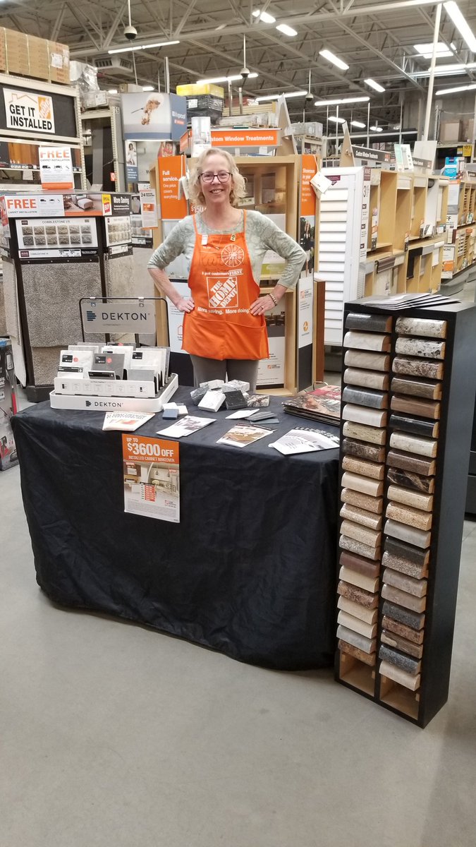 AmyHD6173's tweet photo. Kitchen Designer, Karen, running the Cabinet Makeover clinic! Success 😄 https://t.co/TJGpART7B3
