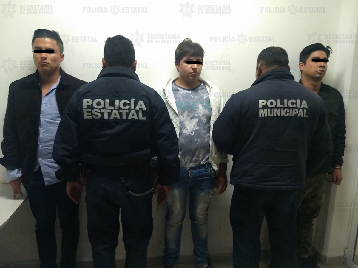 SS_Edomex's tweet photo. En #NicolásRomero, elementos de la @SS_Edomex, #UATO de Tlalnepantla y Policías Municipales detuvieron a tres probables integrantes de un grupo delictivo dedicado al robo de vehículos. Fueron trasladados ante la autoridad ministerial para determinar su situación jurídica https://t.co/FqeRfP0A0r