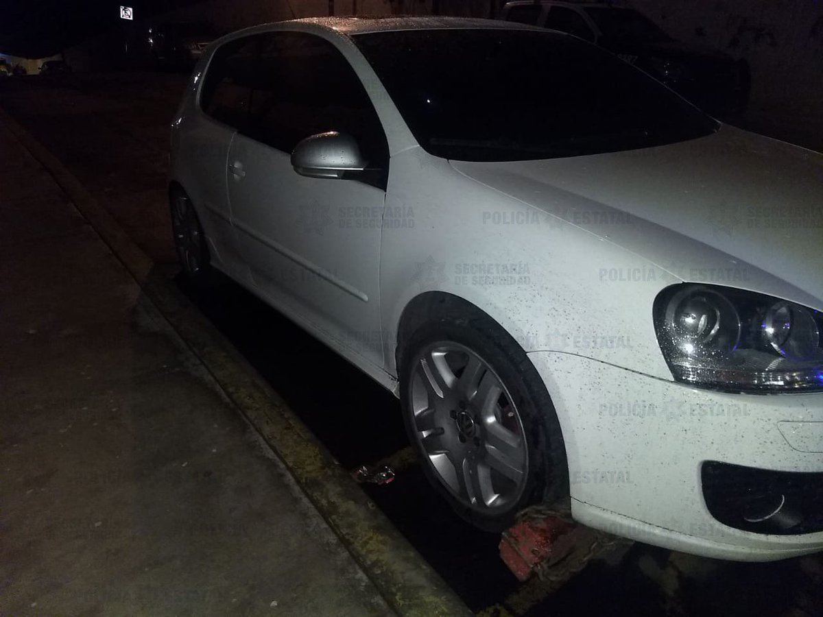 SS_Edomex's tweet photo. En #NicolásRomero, elementos de la @SS_Edomex, #UATO de Tlalnepantla y Policías Municipales detuvieron a tres probables integrantes de un grupo delictivo dedicado al robo de vehículos. Fueron trasladados ante la autoridad ministerial para determinar su situación jurídica https://t.co/FqeRfP0A0r