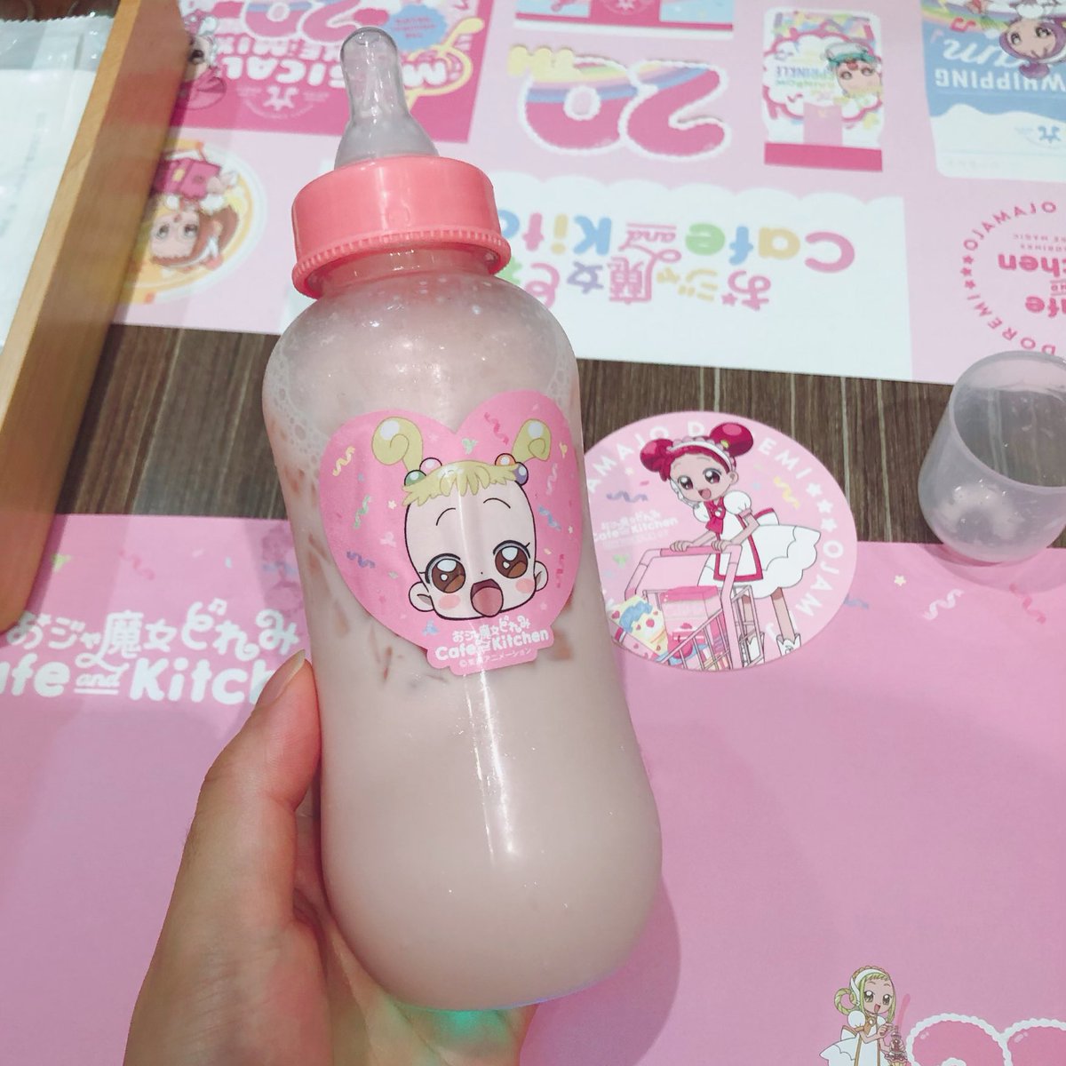 おジャ魔女どれみカフェ がほんとにmaho堂みたいで可愛い 特に目を引くのは 合法でバブれるハナちゃんのドリンクメニュー Togetter