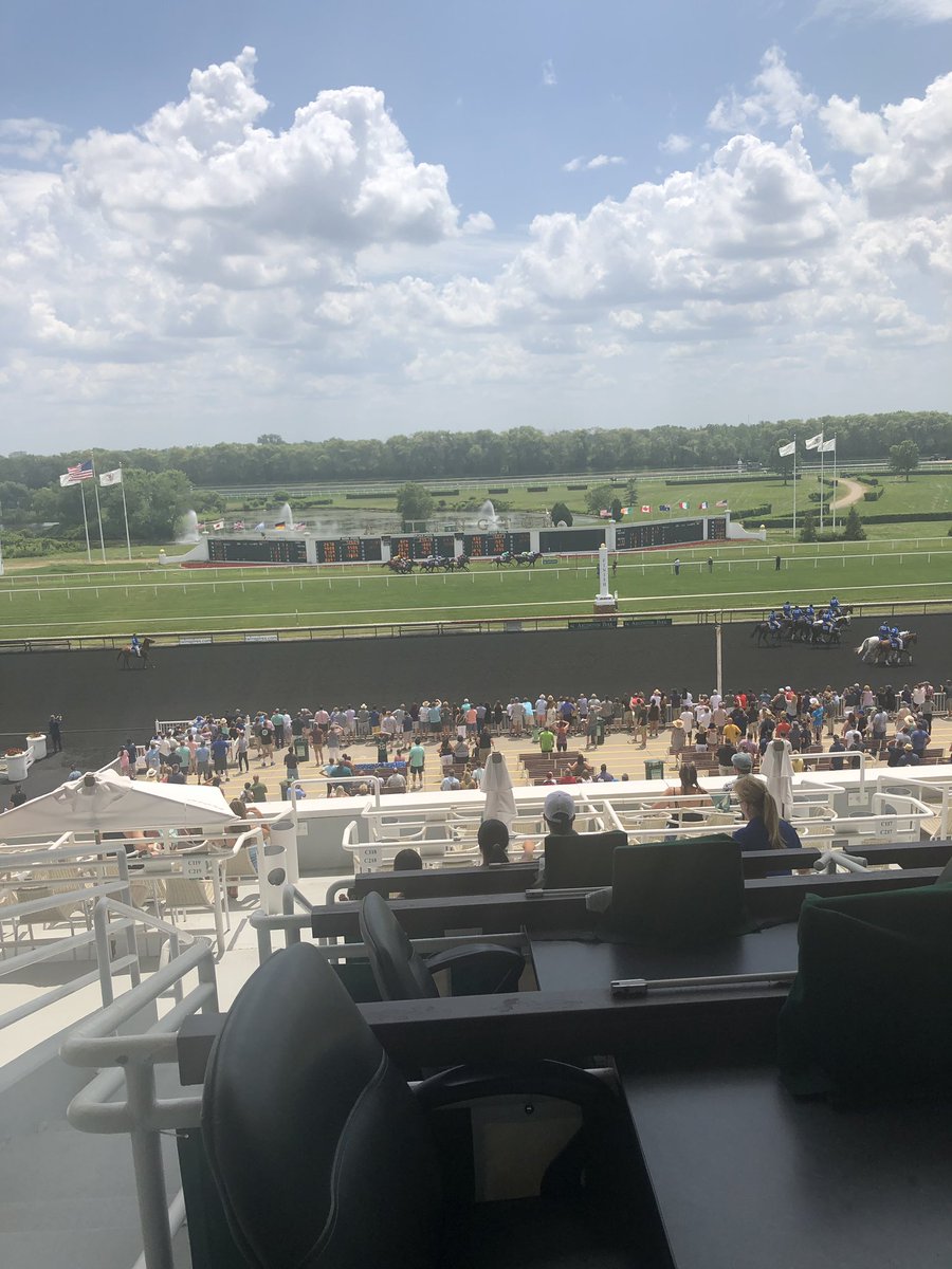 At Arlington Million Day Preview....wish my crew @PudstudNA @paddockpicker @wdgibby were in the house! Feels like Africa but sure beats work. #loveitlive