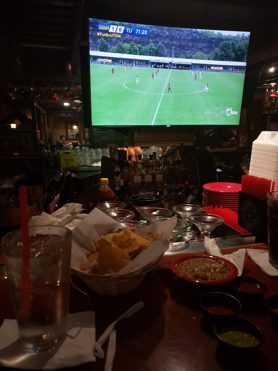 lanandez17's tweet photo. When #salsaandbeer have the @LigaFemenilMX game on 🤩 see you there soon @torayadi10 !!! 💯 https://t.co/OzQKlQfVvk