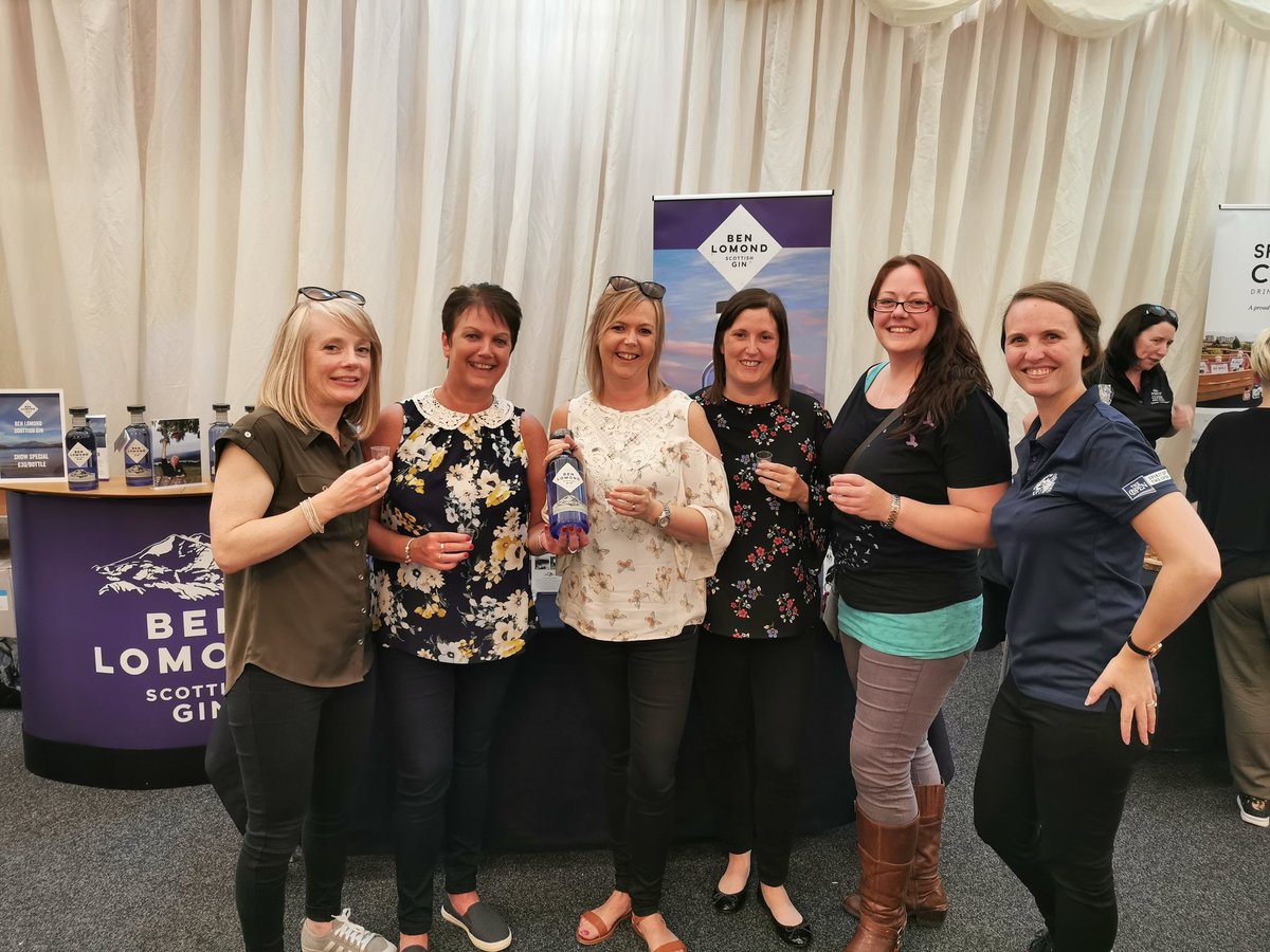 Whisky_fiona's tweet photo. Everyone having a great evening tonight! #ginfall #benlomondgin #scottishgin #gin #ginlovers #oban #scotland #lochlomondwhiskies #benlomond https://t.co/Jsyaqp29w0