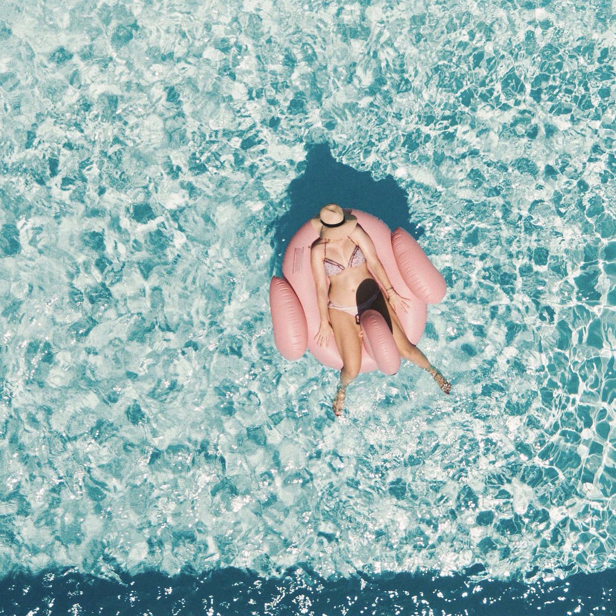 cheekywell's tweet photo. PMS Bar ✔️ Sunblock ✔️ Happy Saturday 🌞
#cheekywell #cbd #cbddarkchocolate #pms #summertimepms #reducebloating #easecramps #celebratepms #bikiniday #happysaturday #relax https://t.co/S1xeUziRy1