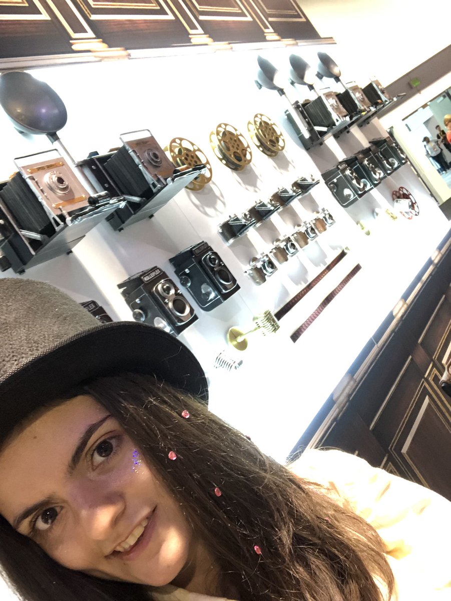 War_The_Amazon's tweet photo. #AgentFilmora back at it again with Filmora with their awesome program and merch 😝❤️👍🏻 https://t.co/pQVa6RopAv