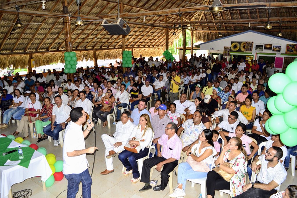 CARLOSDGE's tweet photo. Hoy en #Lorica avanzamos con paso firme por #Córdoba. Uniendo, no dividiendo.

Muy agradecido con el movimiento liderado por el representante @JorgeBurgosU104 que con toda la fuerza que representa en el departamento nos dan su contundente respaldo. https://t.co/y6W7bgQPRF