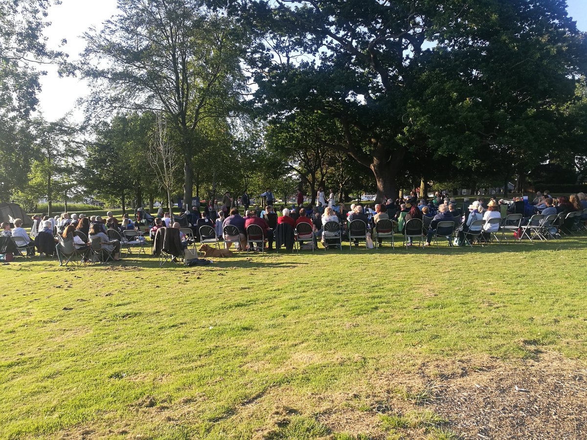 StuffofDreamsCo's tweet photo. What a perfect evening for the #Dreamplayers final performance of 'A Midsummer Night's Dream' in beautiful Nicholas Everitt Park in #Lowestoft.
#NorfolkCCsupported #outdoortheatre #shakespeareinthepark https://t.co/Vgvb9gcNqs