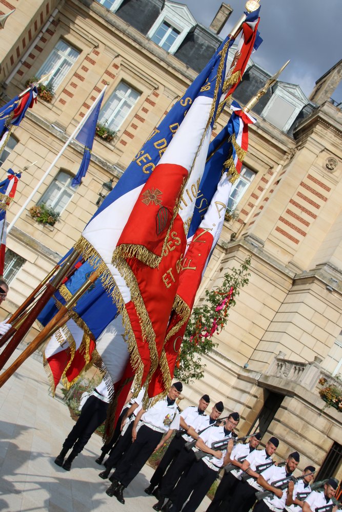 #14juillet - <a href="/thierrycoudert/">Thierry Coudert</a> <a href="/Prefet27/">Préfet de l'Eure</a>, <a href="/NicoleDuranton/">Nicole Duranton</a>, <a href="/HMaurey/">Herve Maurey</a>, <a href="/G_Lefrand/">Guy Lefrand</a>, et le LCL Didier Noël, DMD Adjoint de l'#Eure aux cérémonies du 14 juillet à #Evreux. 1/5
