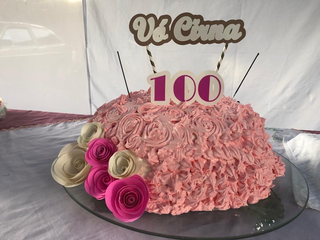 RFELBERG's tweet photo. Jovens de São Francisco do Guaporé fazem surpresa para Vovó Cirna, comemorando seu 100º aniversário no GYD19. Quatro meses depois, está distinta senhora é batizada! Isso é o jeito jovem de fazer missão!! #Calebe2019 https://t.co/FrntepdFe7