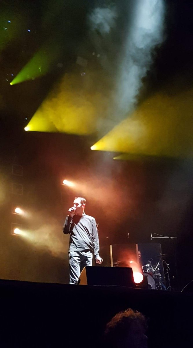 flo tweet media