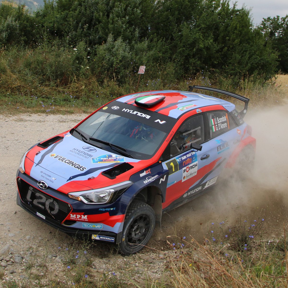 Weekend impegnativo per <a href="/SA_Motorsport/">S.A. Motorsport Ita</a> Italia al #SanMarinoRally, ma con diversi spunti positivi 🇮🇹
#LucaHoelbling chiude al quinto posto finale mentre <a href="/UScandola/">Umberto Scandola</a>, frenato da qualche noia meccanica, si deve ritirare pur dopo la vittoria della PS7.
<a href="/CIRallyTerra/">Campionato Italiano Rally Terra</a>