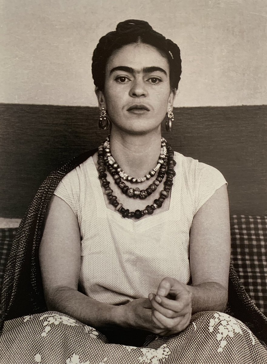 museofridakahlo's tweet photo. “Por eso la muerte es tan magnífica. Porque no existe, porque sólo muere aquel que no vivió. Porque sigue viviendo quién, después de muerto, produce en los que le continúan, sensaciones nuevas, anhelos y deseos…” 

-#FridaKahlo
(6 julio 1907 – 13 julio 1954) https://t.co/oYuL3U6Xuh