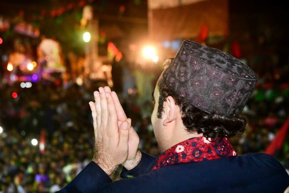 banbhan_raza's tweet photo. میرپور ماتھیلو، عوام دشمن بجٹ کے خلاف ڈٹ کر مقابلہ کرنے کیلئے تیار۔
رات کی اس تاریکی میں بھی اپنے عوامی لیڈر کا والہانہ استقبال
#SelectedHukumatNaManzur 🇱🇾🇱🇾🇱🇾 @BBhuttoZardari @AseefaBZ @BakhtawarBZ @ShahNafisa @MediaCellPPP @shaguftajumani https://t.co/1HS0dKHkY2