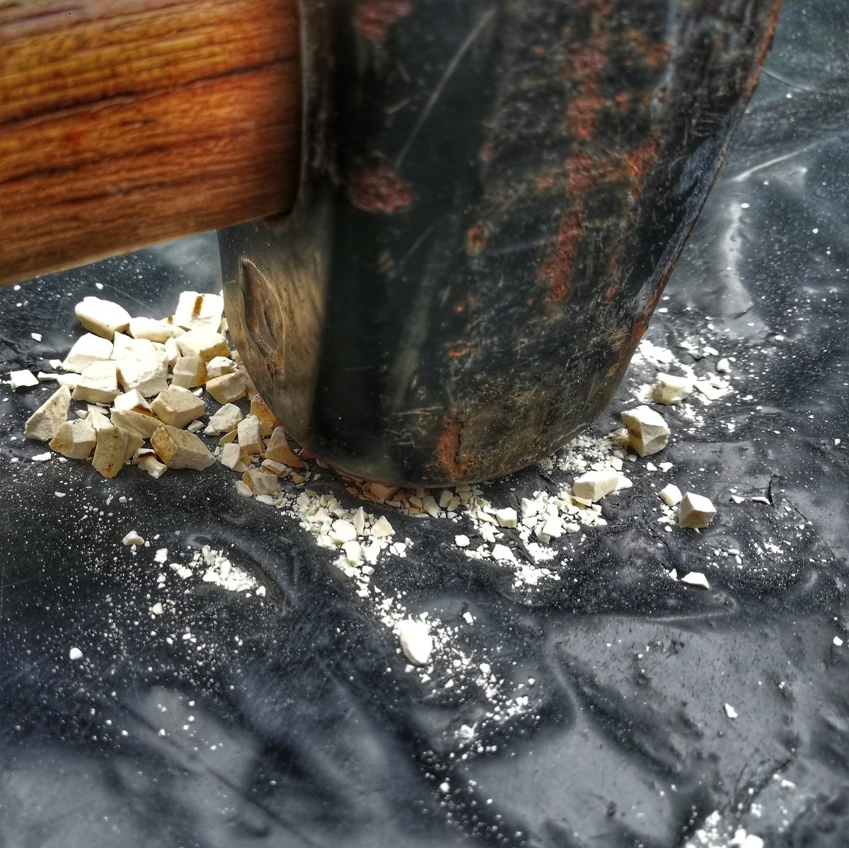gmacg_1's tweet photo. Today I have mainly being ... 

... smashing artefacts from San Francisco

#CreativeArchaeologies #Archaeology #Art #Archaeology https://t.co/EqX7ztdY6Z