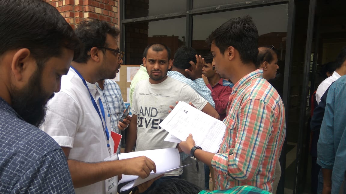 BcjdJnu's tweet photo. Admission Drive in JNU for 2019..our members are assisting to the freshers,,
We dissent, We discuss, We debate, We are JNU//// https://t.co/drk3dVzszp