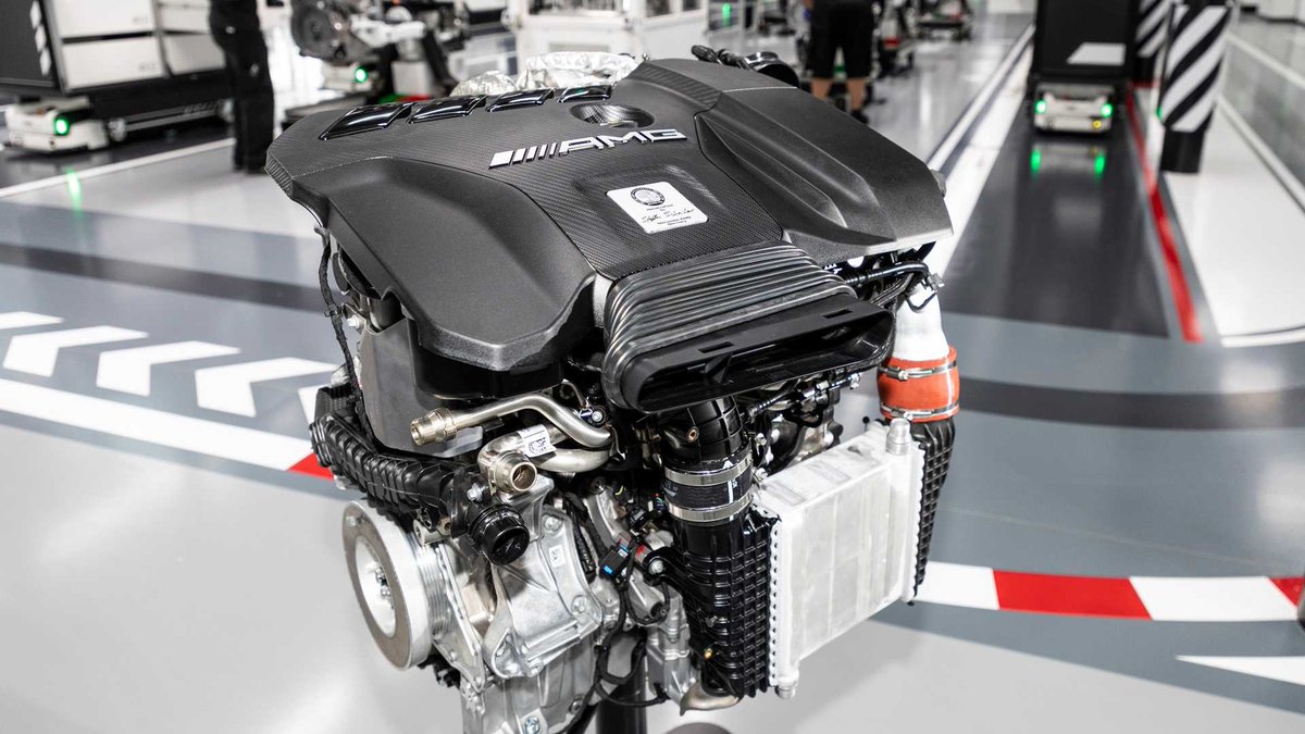 schaekmannaffa's tweet photo. Motor M139 de @MercedesAMG, un motor de cuatro cilindros que desarrolla hasta 421 cv de potencia. Este motor lo llevarán los Mercedes-AMG A 45 y A 45 S (387 cv y 421 cv) y los CLA, GLA y GLB.   
 #SchaëkmannAFFA https://t.co/KN5X1xG0FJ