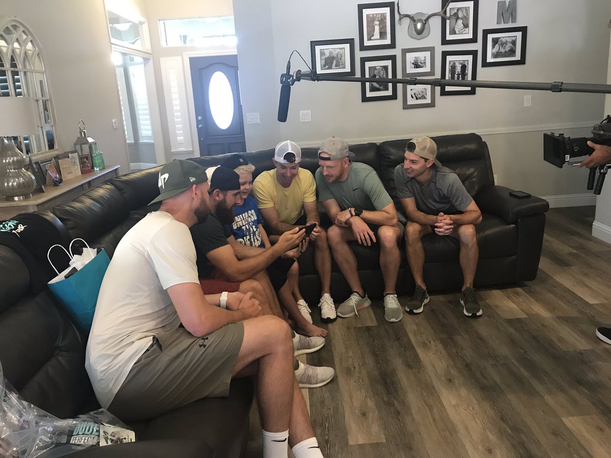 Mustang_Moore's tweet photo. Thank you @DudePerfect for surprising Meyer today! It was beyond anything we ever hoped for. You all helped make a memory he will never forget! #cancer https://t.co/e9h880zJyH