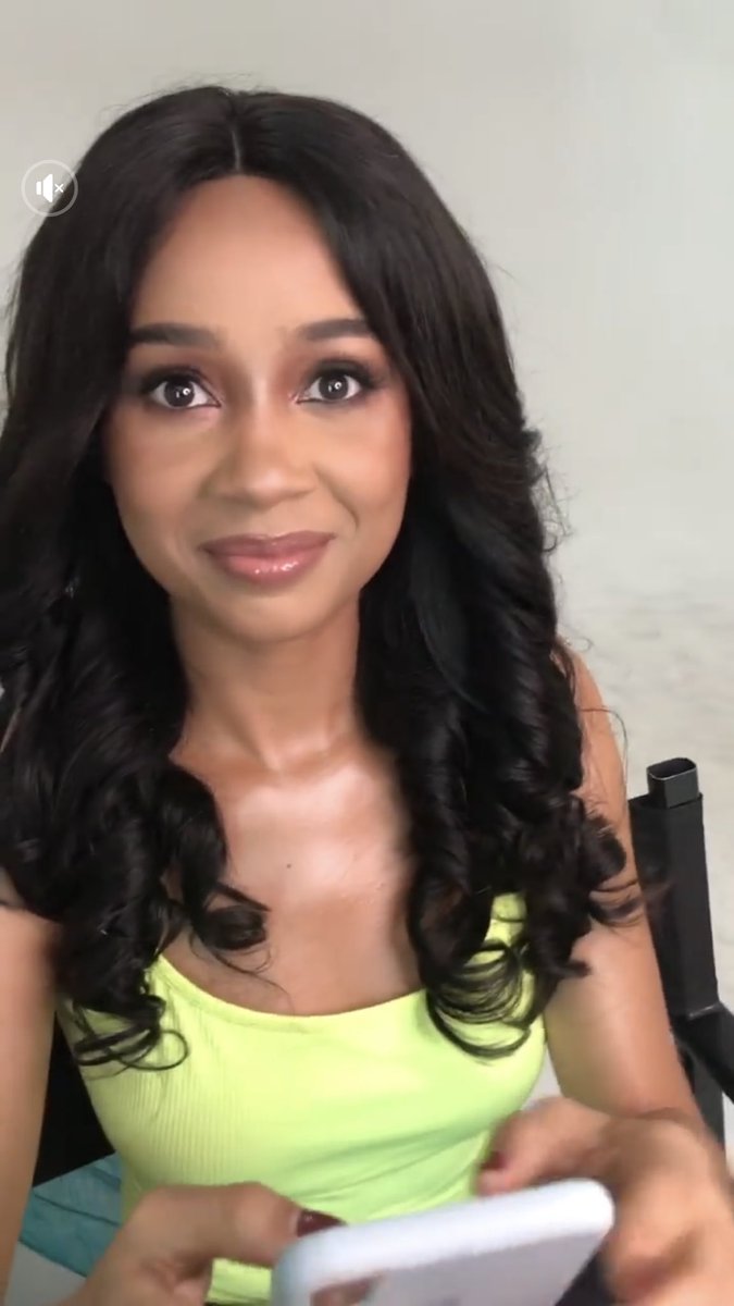 djicey4's tweet photo. @deborahvanessa7 is that cardi b , look at her eyes and eye brows, nose and lips 👄. 🤔🤔🤔 https://t.co/WFsgNtLz6M