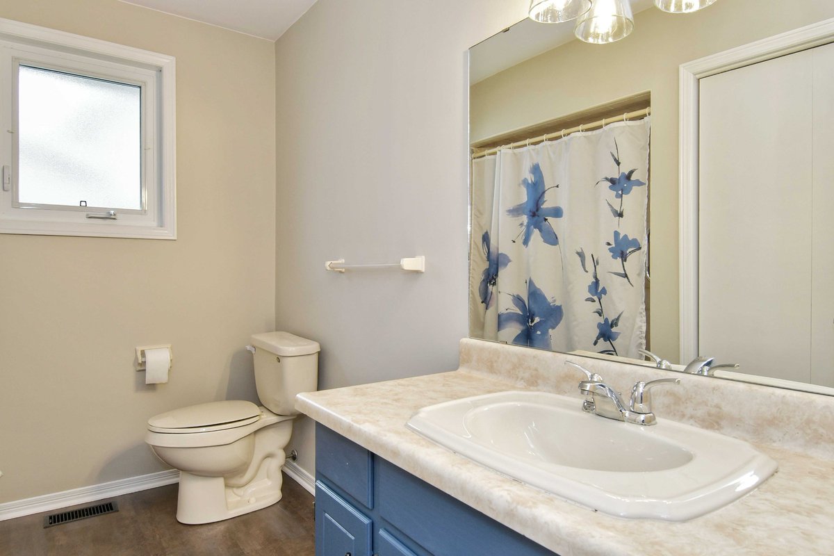 leaseourhouse's tweet photo. #StCatharines #Home for #Rent 3 Bed 2 Bath Avail Aug 1 **PET FRIENDLY** $2,300 + Util Short walk to excellent Public &amp; Catholic Elementary schools, park, and lake with beautiful sunset views. Immaculate hardwood floors, bright and spacious bedrooms

https://t.co/9g9WX5JNff https://t.co/X5rr4RQaKZ