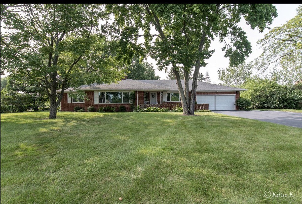 KatieLaneK's tweet photo. 2491 Fletcher NE
Come on and jump in! That is the pool of course. This home sited on a generous lot in the City of Grand Rapids offers an incredible location in the city! #KatieKTeam.  #GlimpseOfGrand Rapids. Call for your private showing. 616-291-3552 $425,000. https://t.co/4aoYCvCyS8