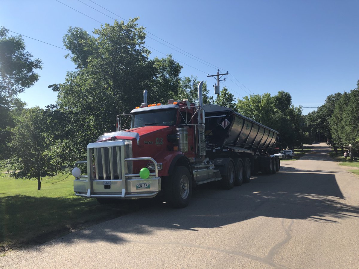 CarlisleLiquid's tweet photo. Great time this morning at the local #SourisMB #Parade @PreciseApplica1 @OKTireCarroll @AgCarlisle #ParadeFloat #LetsGetGrowing19 #LocalFair #summerfun #corn #BioSul https://t.co/EQ5T1p3kme