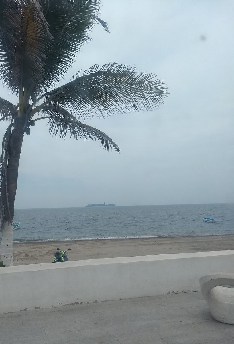 TravesuradeDIOS's tweet photo. Hermosa tarde desde la ciudad y puerto de #Veracruz 🏖️🌴. #Verano2019 #SoloVeracruzEsBello #VeracruzSeAntoja #VeracruzMeLlenaDeOrgullo #VeracruzIncomparable #ViajemosTodosPorMexico #DisfrutaVeracruz https://t.co/myyMRIBljk