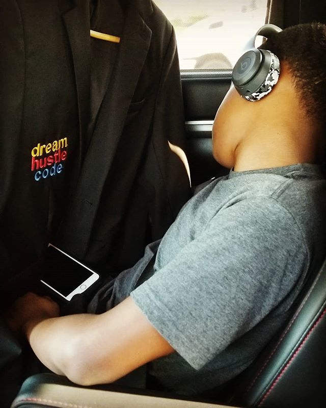 dreamhustlecode's tweet photo. LESS THAN 2 WEEKS 2 SILICON VALLEY...
LONG DAY...
THE GRIND IS REAL...
DREAM HUSTLE CODE!!!
.
.
@BET
@Viacom
@beyondthecookie
@beyondthecookiecofounder
...
#Chicago
#BET
#BETAwards
#BETAwards2019
#Viacom
#AlphaPhiAlpha
#OmegaPsiPhi
#KappaAlphaPsi
#PhiB… https://t.co/d1Af7EATMV https://t.co/AzofLBGHtH