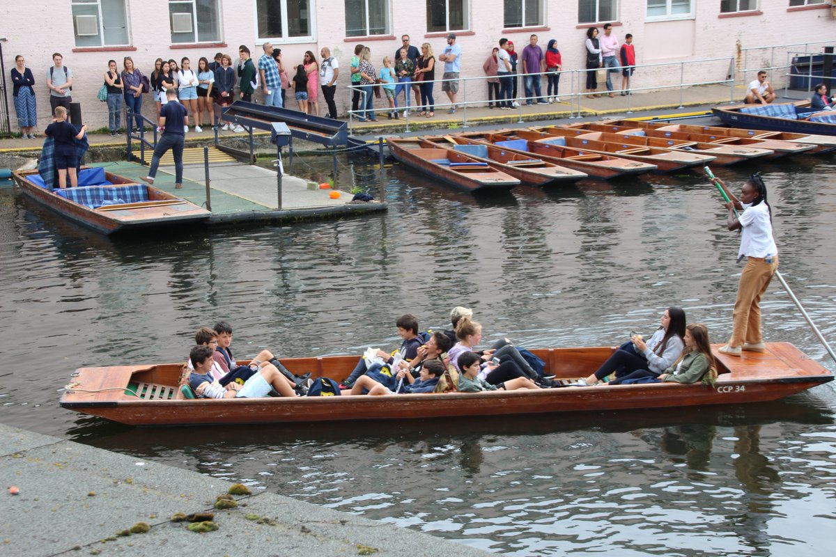churchill_house's tweet photo. Today in Cambridge our students at Ramsgate Homestay got to experience traditional Punting :D #churchillhouse https://t.co/cFRq9UFgaq