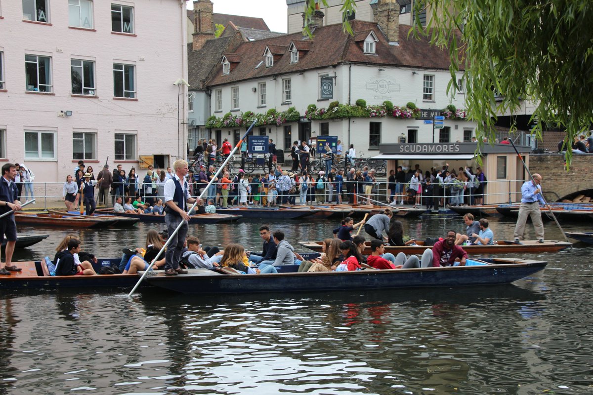 churchill_house's tweet photo. Today in Cambridge our students at Ramsgate Homestay got to experience traditional Punting :D #churchillhouse https://t.co/cFRq9UFgaq