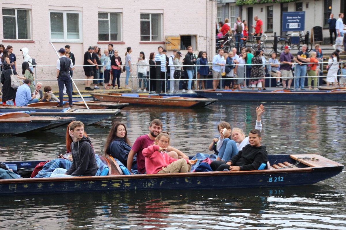 churchill_house's tweet photo. Today in Cambridge our students at Ramsgate Homestay got to experience traditional Punting :D #churchillhouse https://t.co/cFRq9UFgaq