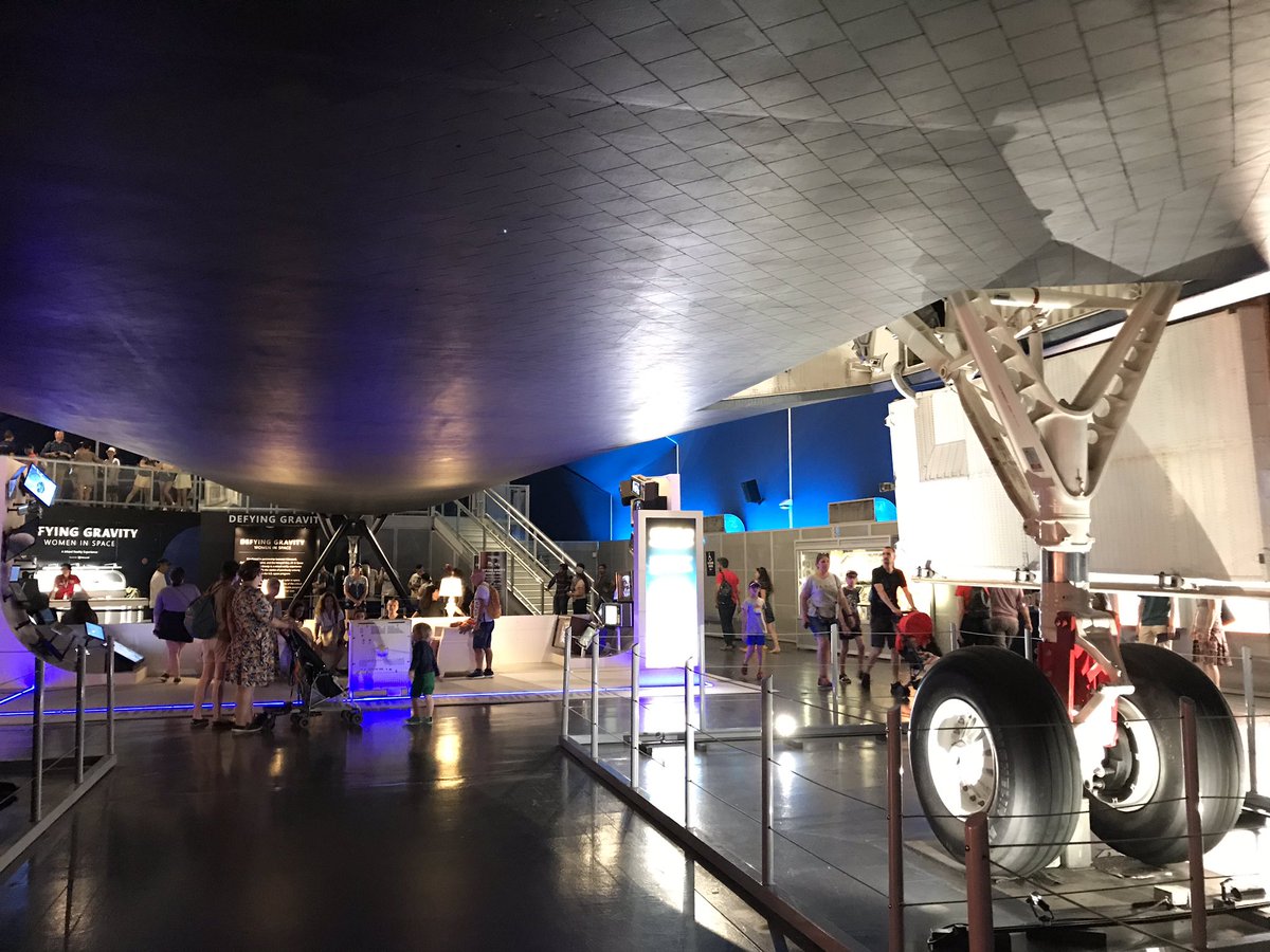XumingSun's tweet photo. #intrepidshuttle today I cried as when I first heard about the Enterprise Space shuttle , I was at Elementary in China ❤️🇺🇸🌹🚀 https://t.co/RVyONo1lkw