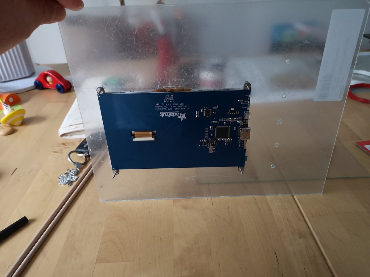 albrechtmi's tweet photo. second attempt - display fits 🥳 - now its time for soldering 🤓 &amp; research for 3d printing started - the more i work on the project the more i wish for a proper workshop 🤔 - our daughter played peacefully next to me https://t.co/c18rQi3tgc