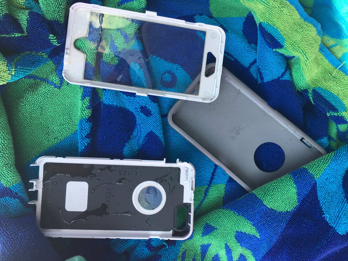 JavaMaggie's tweet photo. @OtterBox Ended a two-hour kayak paddle by dropping my iPhone into the water in the Barnegat Bay!! Retrieved it 5-10 minutes later! Thank you to the nice boaters! #keepphoneinhatch #shipbottomNJsandbar https://t.co/KeAGrrRpb9