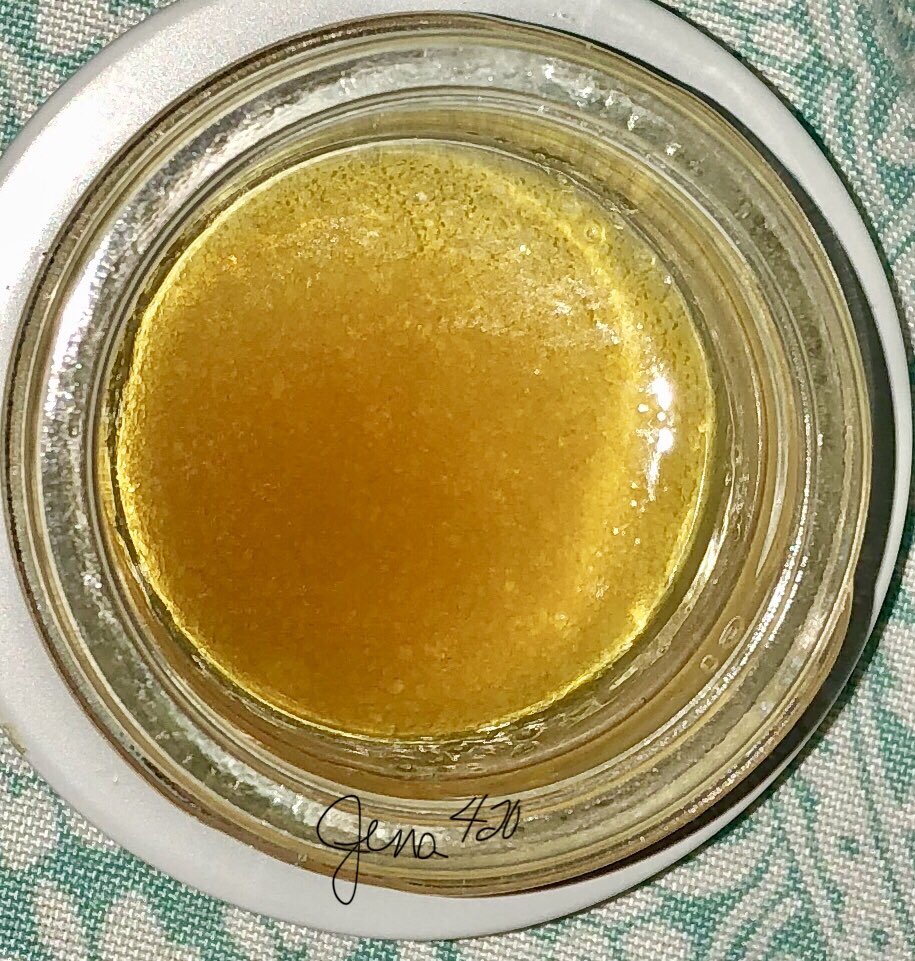 _jena4n's tweet photo. #Shatterday this strain is #White99 Love sugar 🍯💚😋💨 #ShatterOfTwitter #puffpuffpass
#IAmCannabis🌱 #StonerFam❤️ #StayLifted ☁️ https://t.co/ByP4c0wQnp
