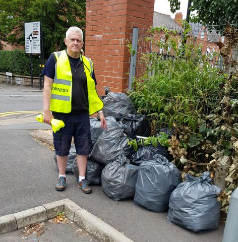 MickBrown3's tweet photo. A busy morning out with Erdington Litter Busters in the Marsh Lane area along with @Anita_Ward54 and our Tom the team's youngest volunteer. Really inspirational to see so many people committed to helping to keep our streets clean. #cleanBrum
#cleanstreetsmatter https://t.co/K6RL4JBcoE