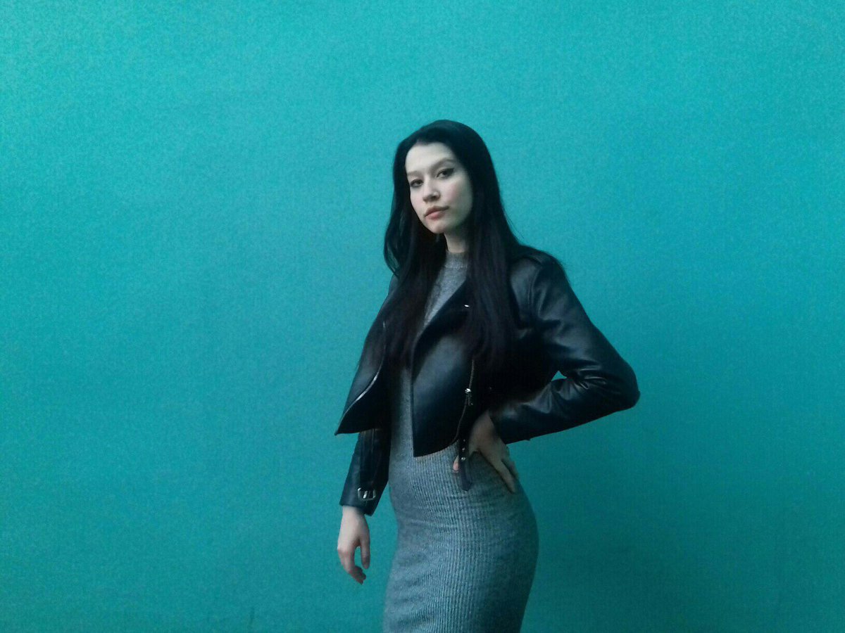 suuper26's tweet photo. в общем, на этих фотках мне 15, 17 и 19 лет 
и я блять отказываюсь верить, что это все  я) 🙈
хэштег ахуй ахуенный https://t.co/j6VpUf2kXd