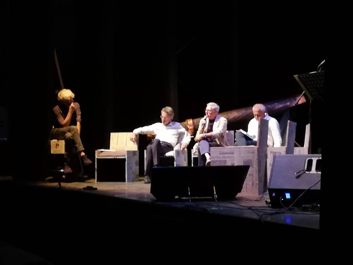 Waiting___Room's tweet photo. "Per costruire il nostro domani dobbiamo innanzitutto immaginarlo. È l'immaginazione è appannaggio esclusivo dell'uomo" Carlo Bordoni
@NapoliTFI @PalazzoRealeNap #NTFI19 #TheWaitingRoom #IlFuturo #TalkShow https://t.co/7H8Gj5qjP1