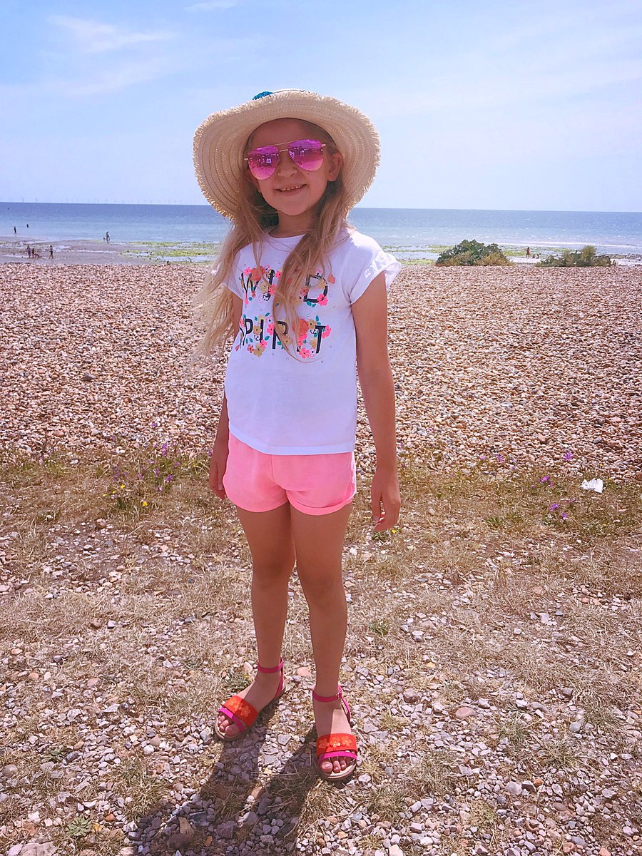 Mrs_Bakerkamp's tweet photo. ☀️🌊Sun, sea and your favourite rascals....Saturday vibes ! ✌🏻❤️ https://t.co/IlX2cgYGgB