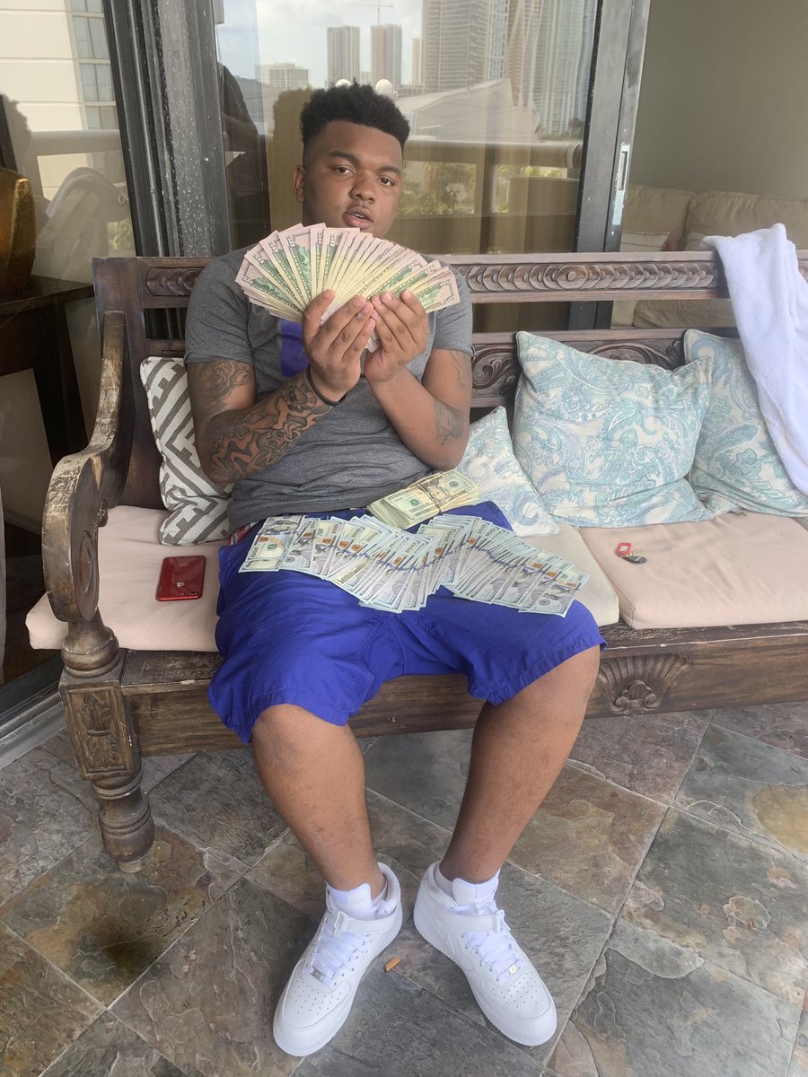 6o_viC's tweet photo. From The Hood And I Put On For Them Young Niggas ππππ°π
#LLMailMan https://t.co/BEc02sbbos