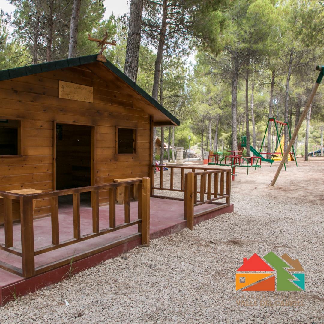 Cabañas para todos y para todo.

En la zona de parque tenemos una nueva amiga, una cabaña para que jueguen los más pequeños.

¿Queréis conocer en los próximos días también la zona de hinchables y camas elásticas?

☎967470036