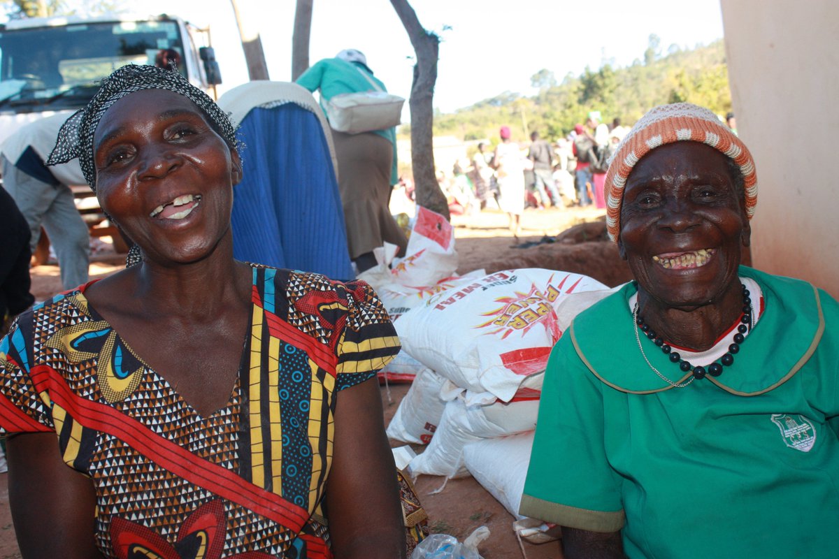 CaritasMutare's tweet photo. "There is more happiness in giving than in receiving". We are thankful to our donors for putting smiles on the faces of our project participants
#CycloneIdaizw
#CaritasInternationalis
#CaritasZimbabweMutare
#CAFOD
#CRS
#Misereor
#Missio
#Trocaire
#SACBC
#IslamicRelief https://t.co/47DPw7W3Fy
