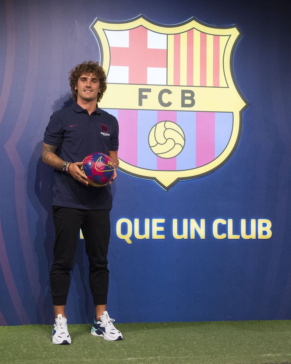 FantasyFCB's tweet photo. "Vengo al Barça para hacer disfrutar a la afición. Muero de ganas de jugar al lado de Messi"

Estas declaraciones, esta foto, provocan unas ganas de que vuelva a empezar todo, dejar atrás todo lo malo que ocurrió en el pasado y volver a ilusionarnos con una nueva temporada. https://t.co/10ZmacJ1do