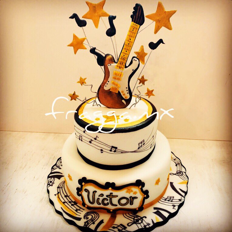 fragga_pasteles's tweet photo. Con este pastel celebramos el  #diamundialdelrock #rock #rocknroll #rocknrollcake #liveaid1985 #rockday #pasteldefondant #pastelfondant #fondantcake #pasteles #pastelescdmx #pasteleriacdmx #pastelespersonalizados #pastelesdediseño #pastelesdeautor #entregandosonrisas #felizsabado https://t.co/lM6dGvq9mj