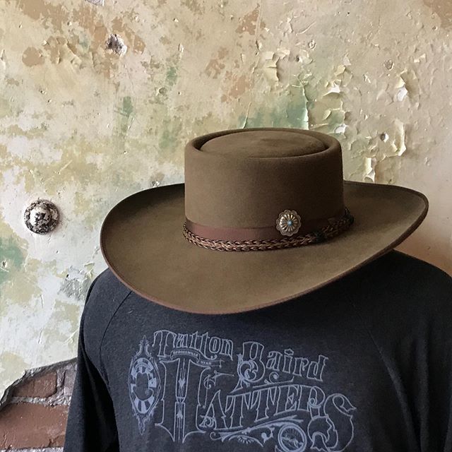 tattonbaird's tweet photo. Saturday, all the bells and whistles for this beautiful Asymmetrical Telescope...
.
.
Reminder we make all the women’s styles too.
#tattonbaird #ladieswestern #custommade #musicfestival https://t.co/dCyzoTUsnt https://t.co/ZyDUwqk1JJ