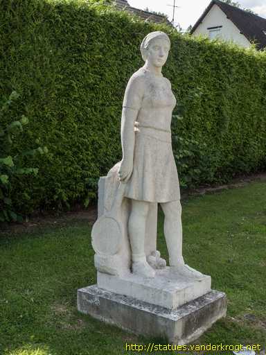 SportingStatues's tweet image. And here's some statues of #wimbledon #LadiesFinal singles winners of the past... 7x champion Steffi Graf, 6x champion Suzanne Lenglen, 3x champion Maria Bueno, and 2x champion Althea Gibson