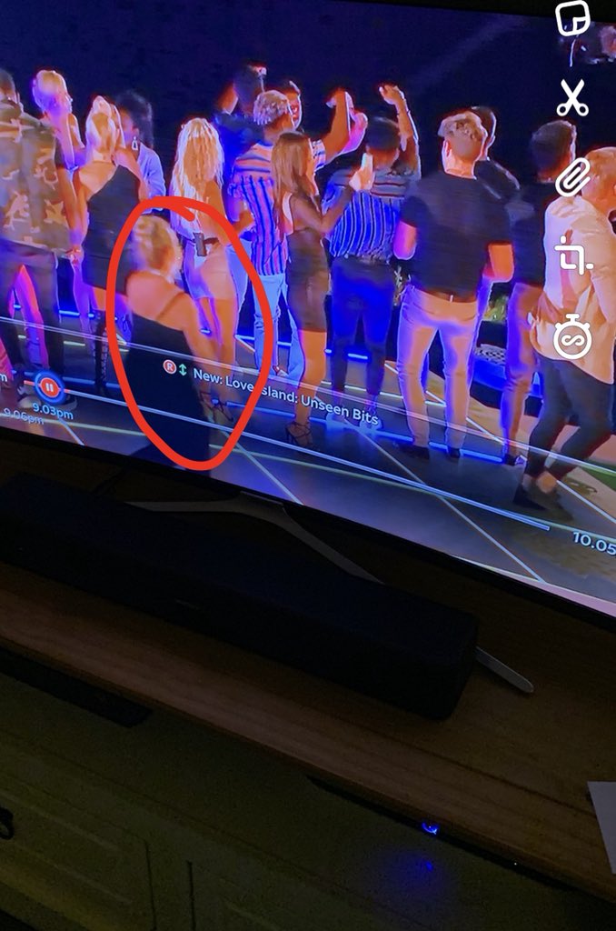 DanniNewton's tweet photo. I’m sorry but who the hell are you? And it isn’t Bell as she had her hair down and wore a dress 🤨🤔 @LoveIsland #LoveIsland #UnseenBits https://t.co/ZoeXq4NTBx