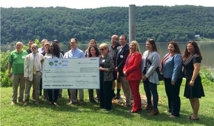 SWP_Baltimore's tweet photo. #SouthwestPartnership is excited to share that @_MountClare is one of the recipients of the @baytrust Green Streets, Green Jobs, Green Towns Grant! They'll be using this grant to help with the greening and beautification of a vacant lot. Congratulations, #MountClare! https://t.co/4WxHChsafH