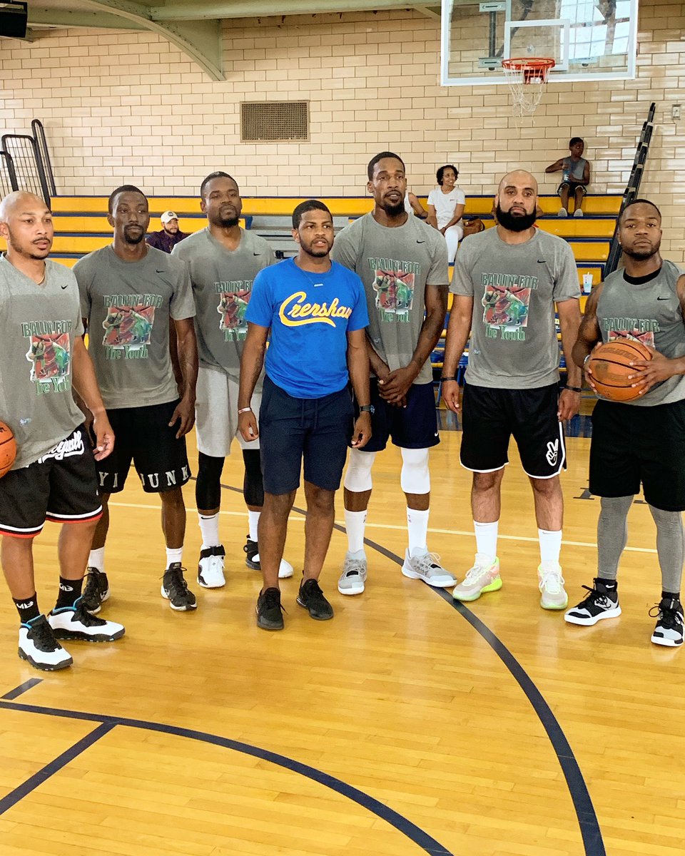 JustCallmeBHunt's tweet photo. #TeamHunt defeated #TeamHolla 131-118 in the Youth Are Bigger Than Life “Ballin’ For The Youth” charity basketball game. Thank you to my players for coming up and putting on a show: Ron Ferguson, David Shockley, Ty Watts, Durrell Summers, Willie Mac, and Justin Popov. https://t.co/wVTqCbxs1E