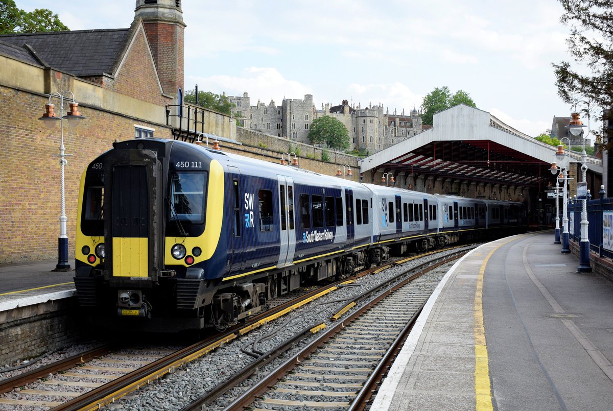 nathflol's tweet image. 450111 is seen working 5Z02 Windsor &amp;amp; Eton Riverside to Windsor &amp;amp; Eton Riverside on a filming run passing Farnborough (Main) &amp;amp; at Windsor &amp;amp; Eton Riverside. 13/07/2019 #Class450 #Desiro @SW_Railway